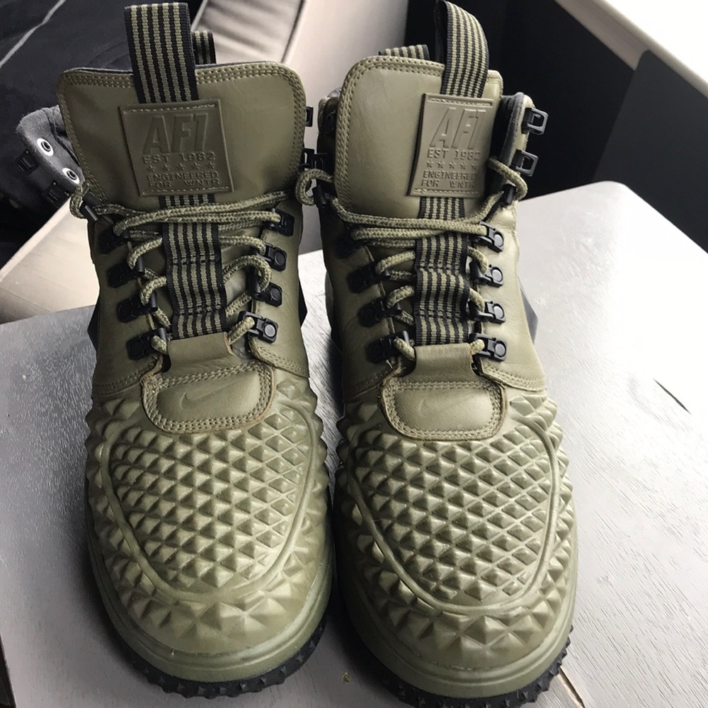 Nike army green